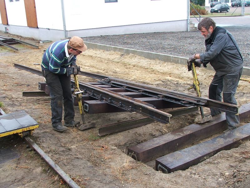 2009-09-29, Museumsbahn Weichenbau21.JPG